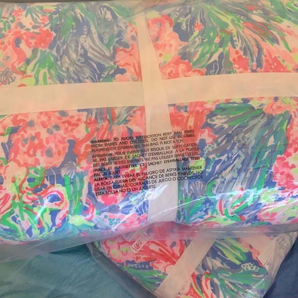 Pottery barn Lilly Pulitzer Reversible Quilt and sham fan sea pants & deep dive - Picture 5 of 12